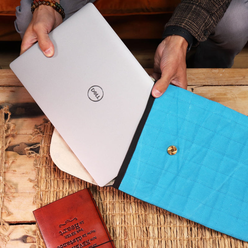Laptop & Tablet Pouches